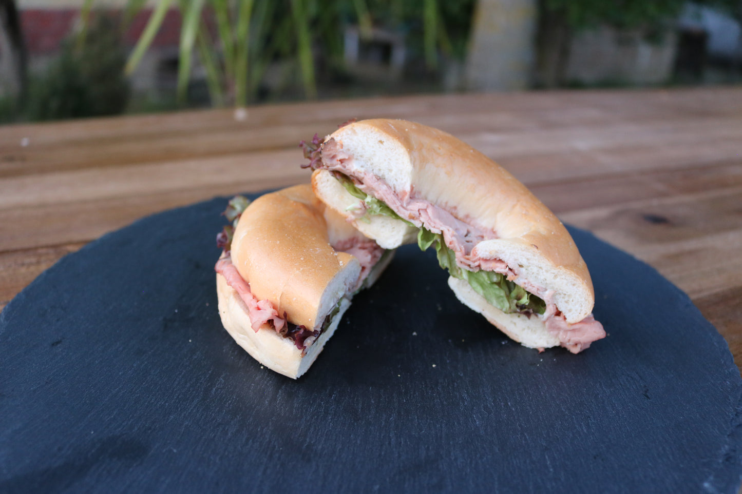 Halbe Bagels - Roastbeef I Remoulade I Salat