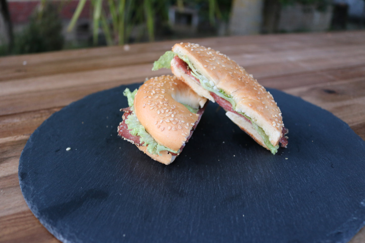 Halbe Bagels - Salami I Remoulade I Salat