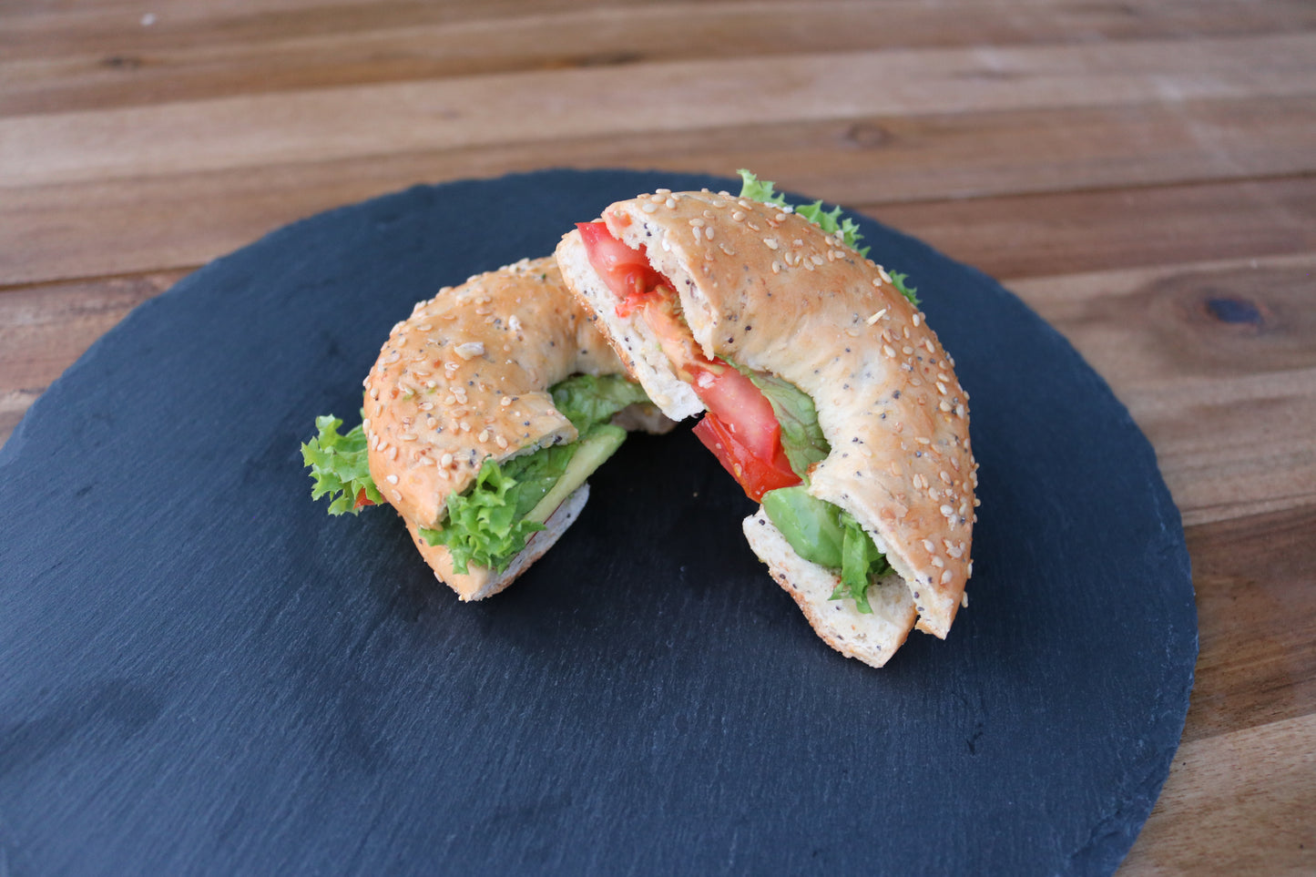 Halbe Bagels - Avocado I Tomate I Kräutersalz