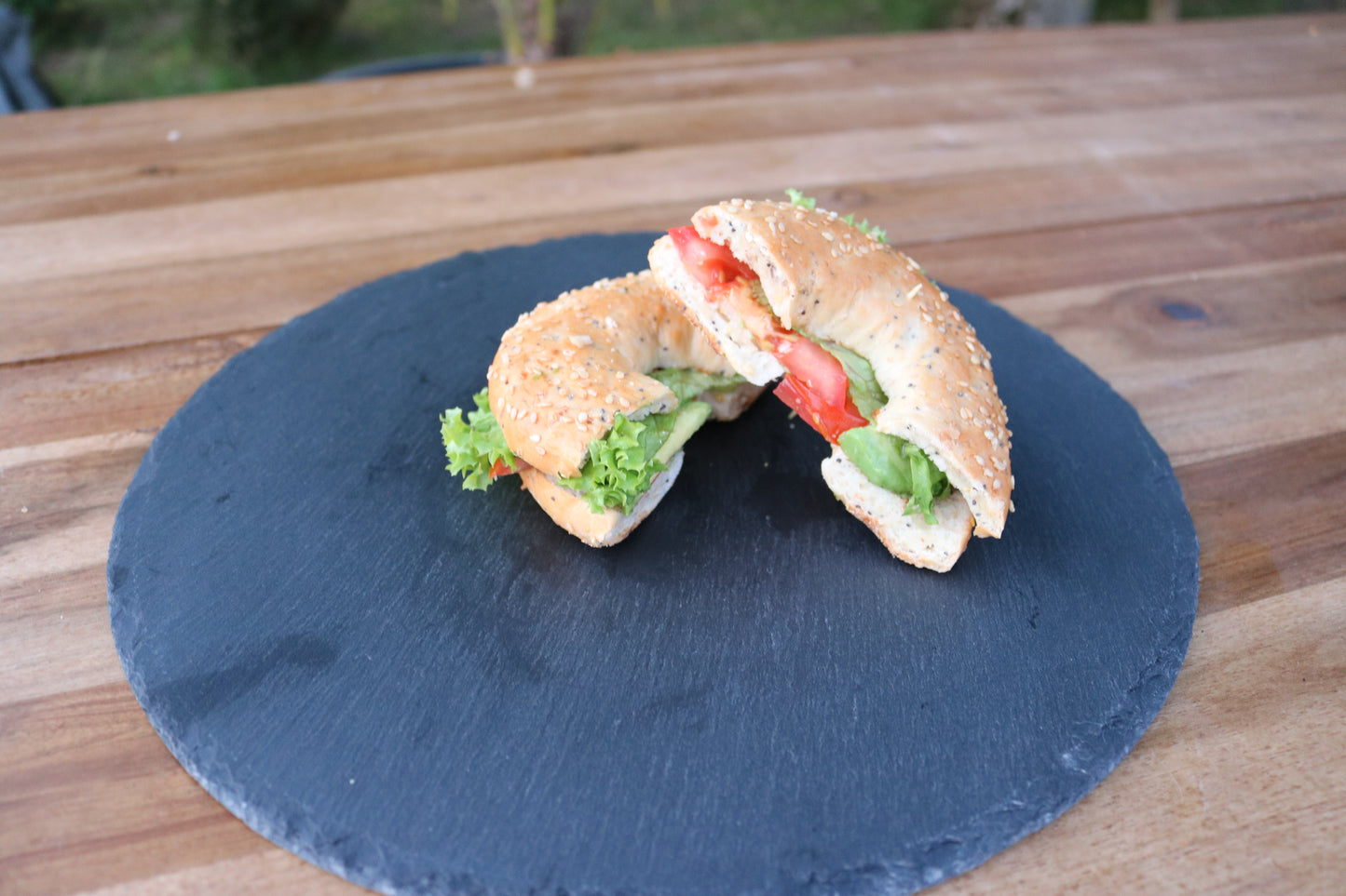 Halbe Bagels - Avocado I Tomate I Kräutersalz