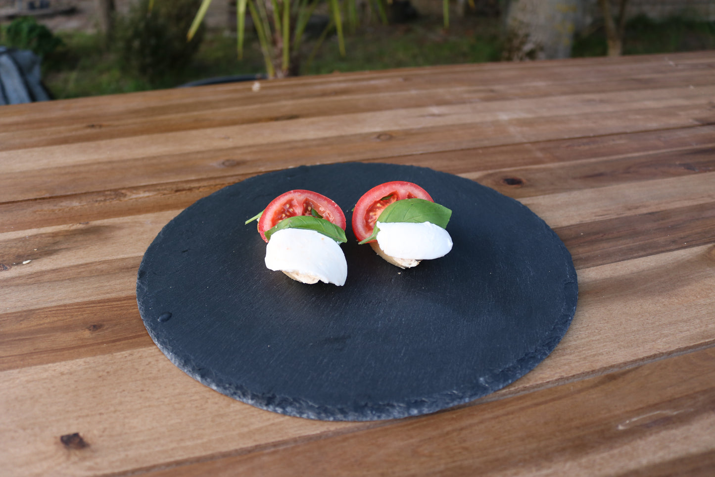 Bild von Canapes - Tomate I Mozzarella I Kräutersalz