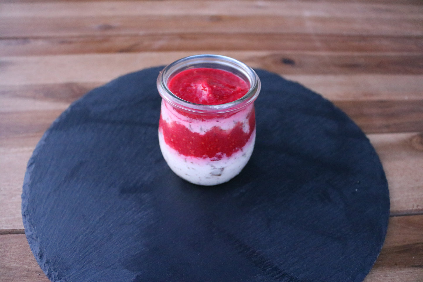 Desserts - Stracciatella Creme I Himbeerpüree