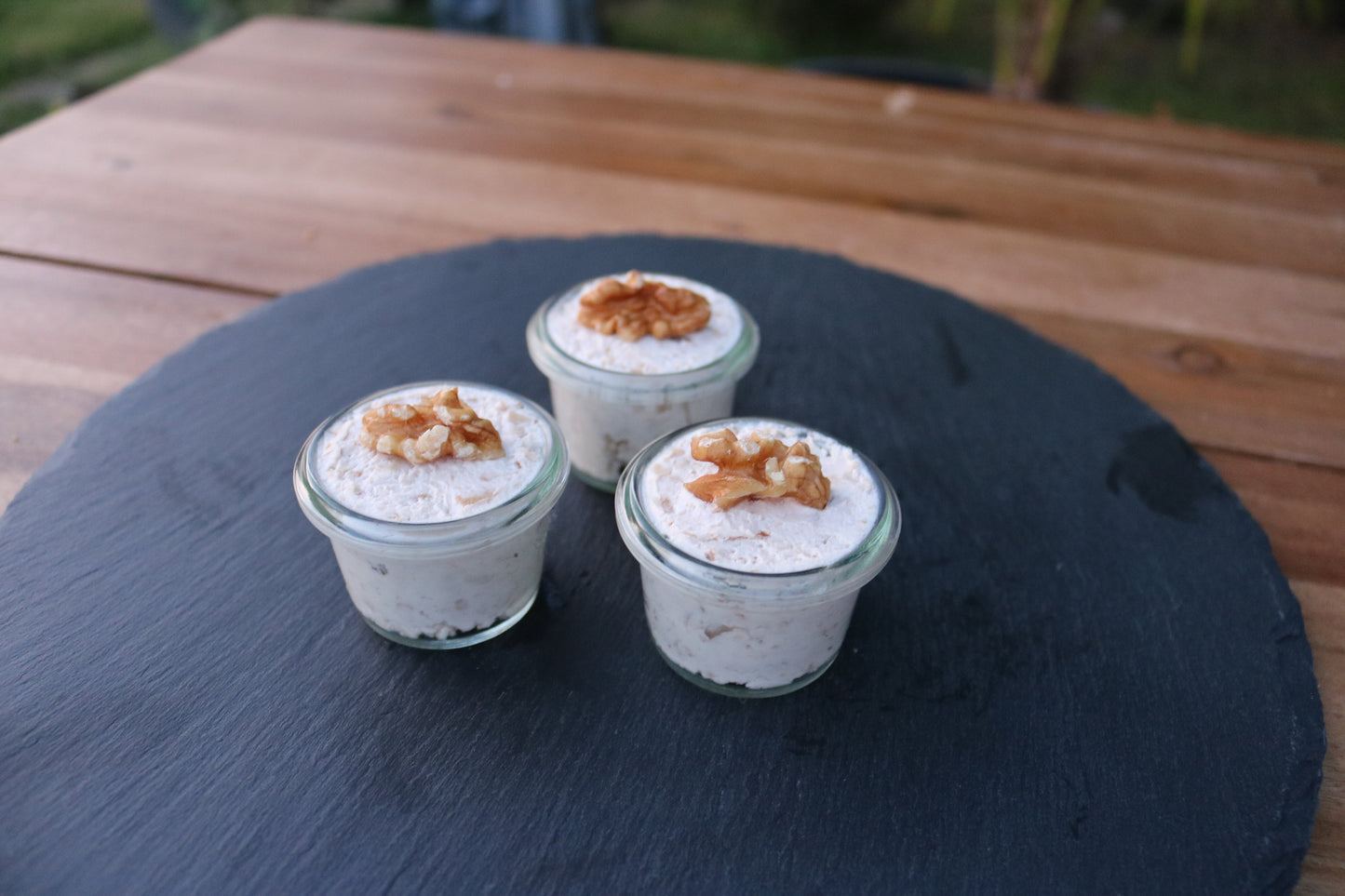 Hausgemachte Dips - Walnussfrischkäse