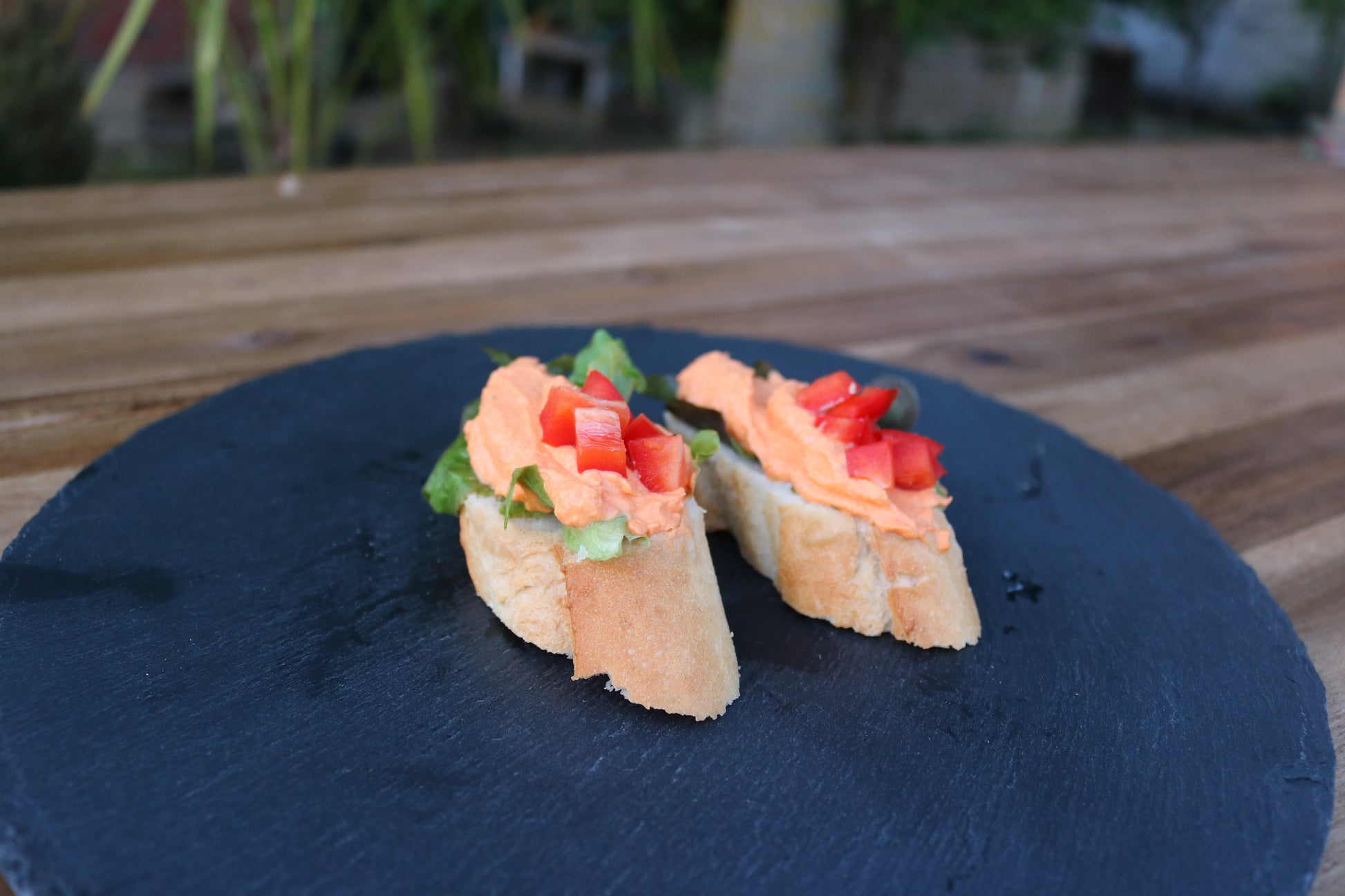 Bild von Canapes - Paprikacreme I Salat