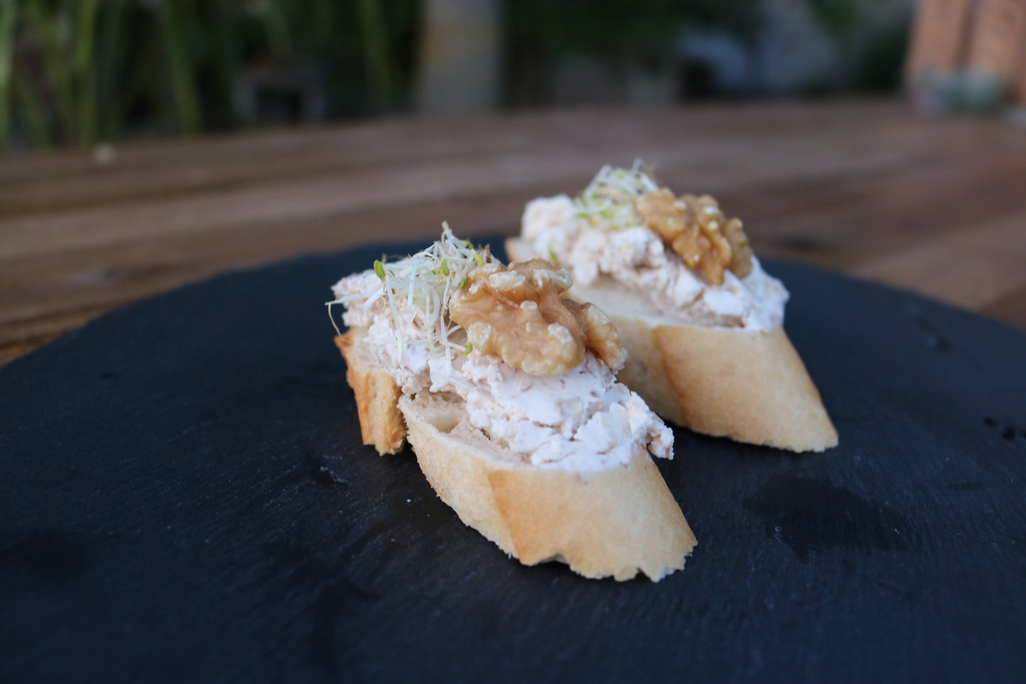 Canapes - Walnussfrischkäse